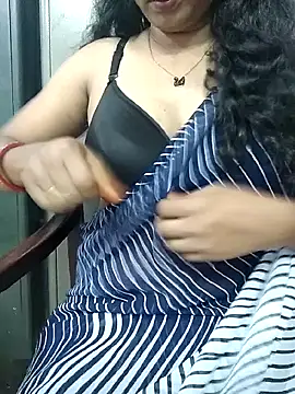 Snapshot of suthas99 chatting on 10-22-25, 05:52 suthas99 online show from 10-22-25, 05:52