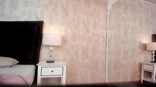 NahomyCarther online show from 11-15-25, 04:43