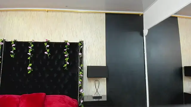 NahomyCarther online show from 11-24-25, 04:01