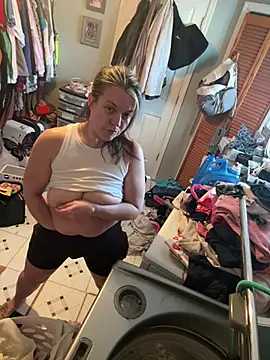 Snapshot of SirensKissss chatting on 03-08-25, 09:08 SirensKissss online show from 03-08-25, 09:08