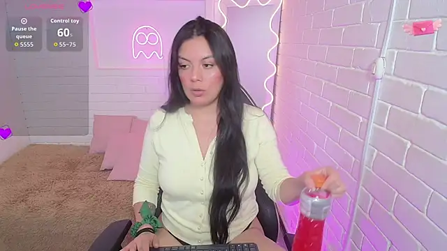 Coraline tay online show from 10-02-25, 07:21