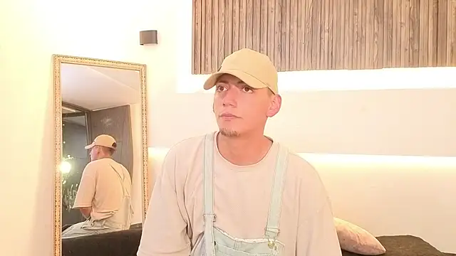 Snapshot of aron_and_paula chatting on 12-03-25, 12:29 aron and paula online show from 12-03-25, 12:29