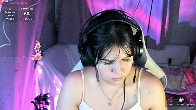 Snapshot of brii69 chatting on 10-15-25, 11:16 brii69 online show from 10-15-25, 11:16