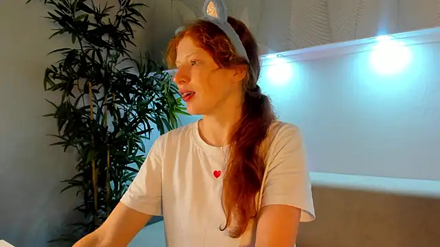 Sandra Wi1son online show from 11-17-25, 01:33