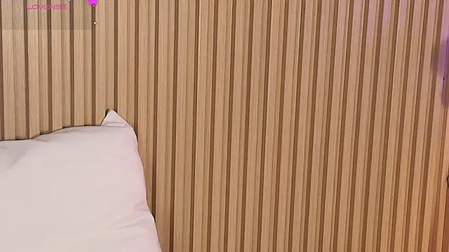 Snapshot of emily_sweett24 chatting on 02-19-26, 12:01 emily sweett24 online show from 02-19-26, 12:01