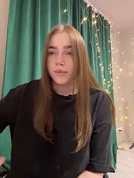 Snapshot of Milana_mil chatting on 02-28-25, 04:53 Milana mil online show from 02-28-25, 04:53