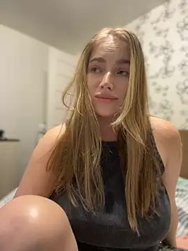 Snapshot of Milana_mil chatting on 09-25-25, 04:21 Milana mil online show from 09-25-25, 04:21
