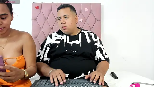 Snapshot of MICHAEL_AND_SHARON chatting on 10-18-25, 01:41 MICHAEL AND SHARON online show from 10-18-25, 01:41