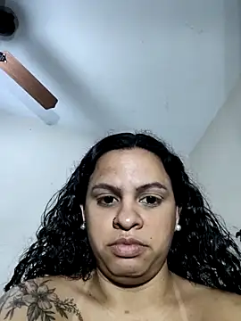 Snapshot of analaura32 chatting on 11-19-25, 05:24 analaura32 online show from 11-19-25, 05:24