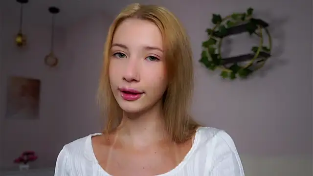 SunnivaCovil online show from 10-18-25, 01:34