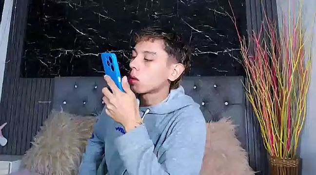 Snapshot of Noahoconor chatting on 02-22-25, 01:02 Noahoconor online show from 02-22-25, 01:02