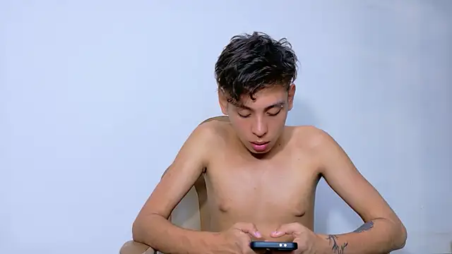 Snapshot of Noahoconor chatting on 09-13-25, 05:18 Noahoconor online show from 09-13-25, 05:18