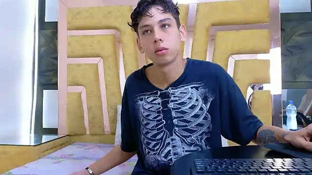 Snapshot of Noahoconor chatting on 10-02-25, 04:36 Noahoconor online show from 10-02-25, 04:36