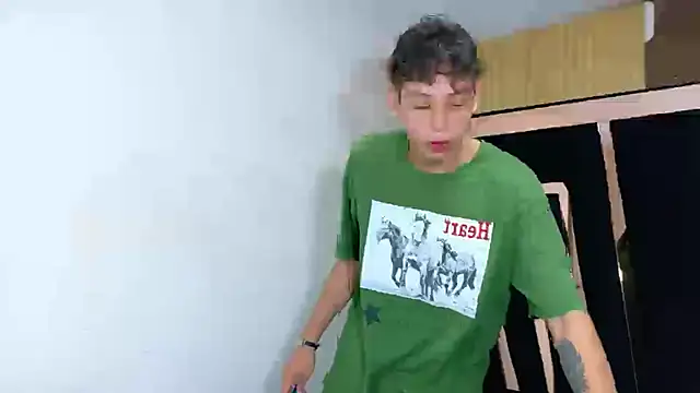 Snapshot of Noahoconor chatting on 10-03-25, 08:06 Noahoconor online show from 10-03-25, 08:06