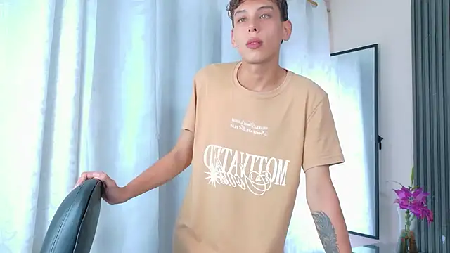 Snapshot of Noahoconor chatting on 10-23-25, 08:40 Noahoconor online show from 10-23-25, 08:40