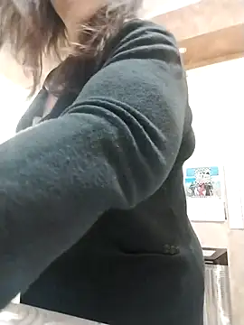 Snapshot of Dolcecurvy chatting on 11-15-25, 10:37 Dolcecurvy online show from 11-15-25, 10:37