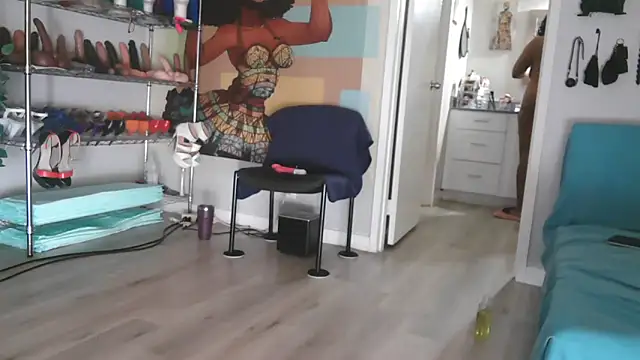 Queenanitadix online show from 10-15-25, 06:19