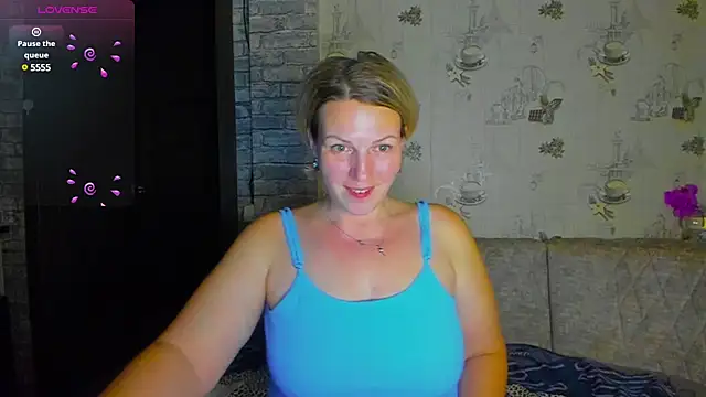 Snapshot of LadyLucky_ chatting on 03-15-25, 04:43 LadyLucky online show from 03-15-25, 04:43