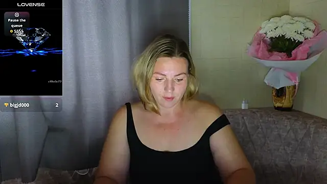 Snapshot of LadyLucky_ chatting on 09-29-25, 02:49 LadyLucky online show from 09-29-25, 02:49