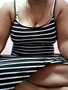 Snapshot of Shivani_7777 chatting on 02-21-25, 05:53 Shivani 7777 online show from 02-21-25, 05:53