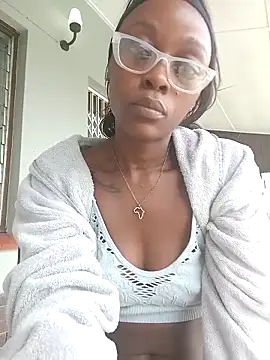 Snapshot of xxTatiannaxx chatting on 03-15-25, 08:37 xxTatiannaxx online show from 03-15-25, 08:37