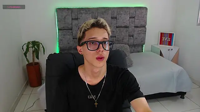 skinny bigcock02 online show from 12-19-25, 07:43