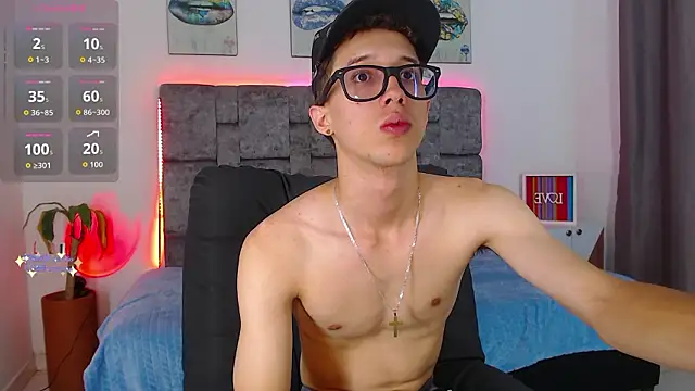 Snapshot of skinny_bigcock02 chatting on 02-05-26, 08:57 skinny bigcock02 online show from 02-05-26, 08:57