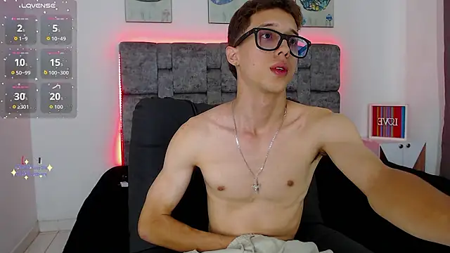 Snapshot of skinny_bigcock02 chatting on 02-24-26, 09:13 skinny bigcock02 online show from 02-24-26, 09:13