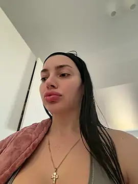 Snapshot of Mia_Splash chatting on 03-13-26, 10:33 Mia Splash online show from 03-13-26, 10:33