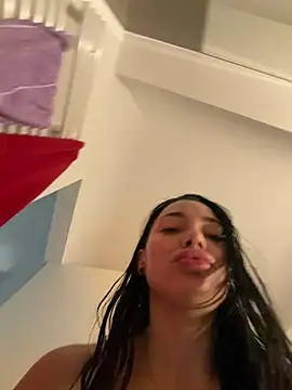 Snapshot of Mia_Splash chatting on 04-05-26, 08:33 Mia Splash online show from 04-05-26, 08:33