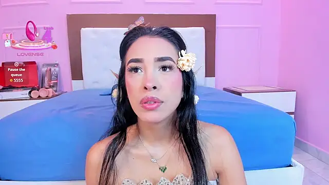 Snapshot of SOPHIATRISTA chatting on 10-31-25, 12:17 SOPHIATRISTA online show from 10-31-25, 12:17