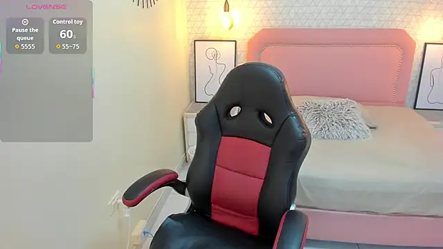 Snapshot of MEGANZARICK chatting on 10-07-25, 01:19 MEGANZARICK online show from 10-07-25, 01:19