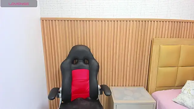 Snapshot of MEGANZARICK chatting on 10-14-25, 12:28 MEGANZARICK online show from 10-14-25, 12:28