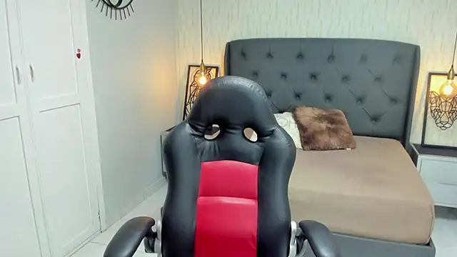 Snapshot of MEGANZARICK chatting on 10-23-25, 07:56 MEGANZARICK online show from 10-23-25, 07:56