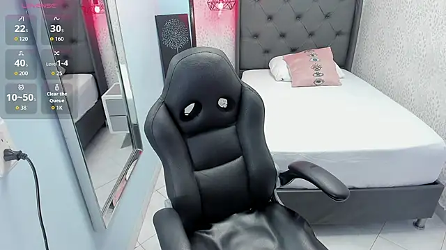 Snapshot of MEGANZARICK chatting on 11-04-25, 01:32 MEGANZARICK online show from 11-04-25, 01:32