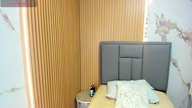 Snapshot of MEGANZARICK chatting on 11-20-25, 03:07 MEGANZARICK online show from 11-20-25, 03:07