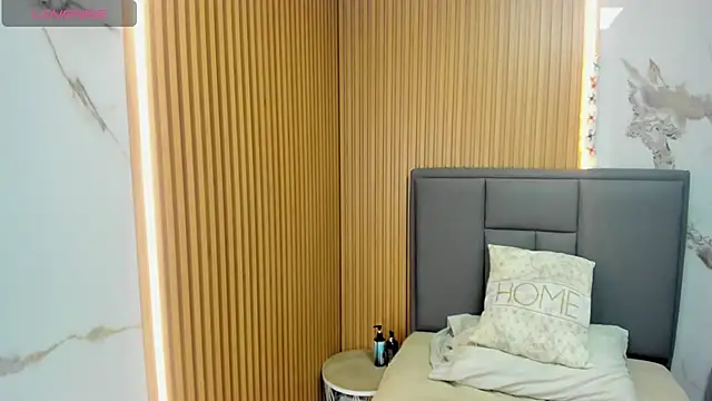 Snapshot of MEGANZARICK chatting on 11-21-25, 03:05 MEGANZARICK online show from 11-21-25, 03:05