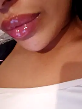 Sexlove1xo online show from 10-13-25, 03:01