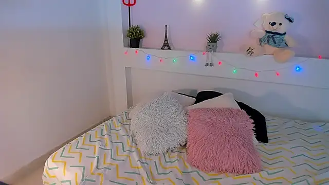 JasmineBella0 online show from 11-17-25, 09:42