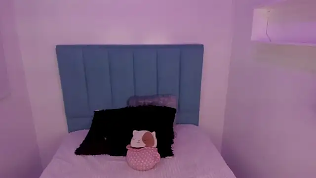 Snapshot of Anniie__Evans chatting on 10-09-25, 04:27 Anniie Evans online show from 10-09-25, 04:27