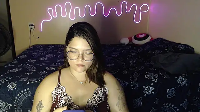 Snapshot of GoddessChaar chatting on 12-04-25, 02:21 GoddessChaar online show from 12-04-25, 02:21