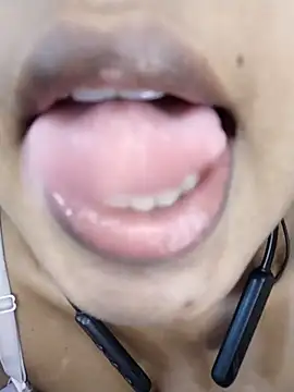 Snapshot of Ashugril_hot chatting on 12-15-25, 04:17 Ashugril hot online show from 12-15-25, 04:17