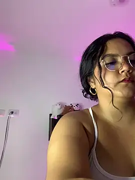 Snapshot of Leah_yuah_ chatting on 02-23-25, 06:07 Leah yuah online show from 02-23-25, 06:07