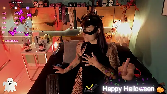 Snapshot of ChloeAllennn chatting on 10-31-25, 12:06 ChloeAllennn online show from 10-31-25, 12:06