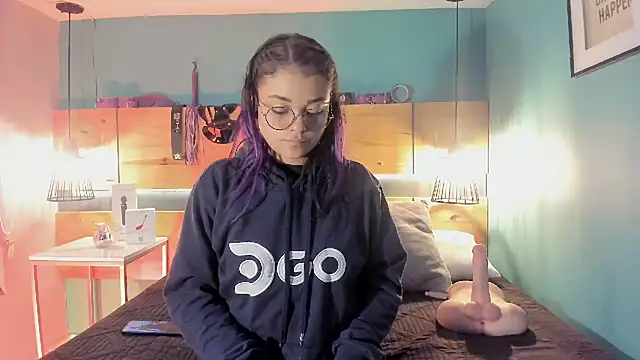 Snapshot of ChloeAllennn chatting on 11-04-25, 11:53 ChloeAllennn online show from 11-04-25, 11:53