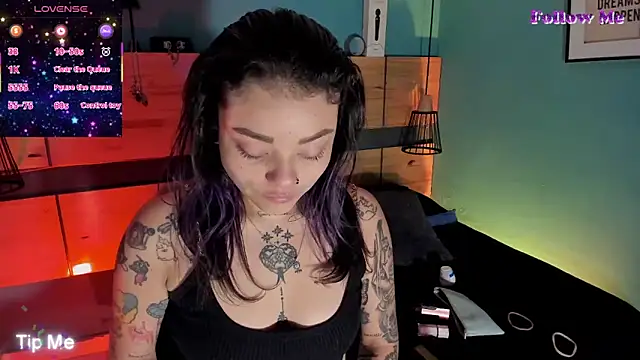 ChloeAllennn online show from 12-22-25, 12:02