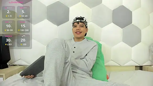 Axel Forte online show from 10-27-25, 01:48