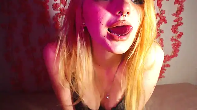 Snapshot of KimiSakura chatting on 09-18-25, 08:11 KimiSakura online show from 09-18-25, 08:11