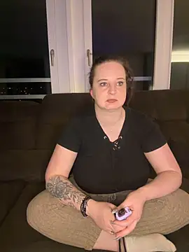 Snapshot of curvy_eina chatting on 03-07-25, 07:27 curvy eina online show from 03-07-25, 07:27