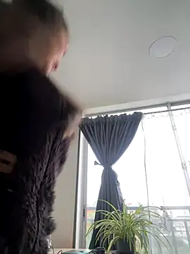 Luna kitty online show from 11-17-25, 11:49